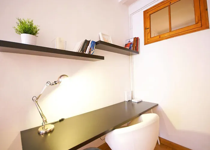 Flateli Aribau * برشلونة